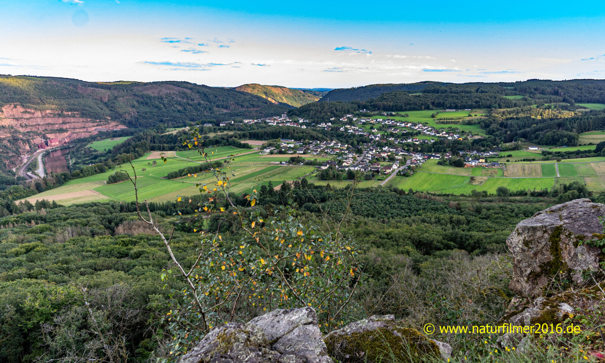 Blick von Aussichtspunkt "Maunert" auf Taben-Rodt